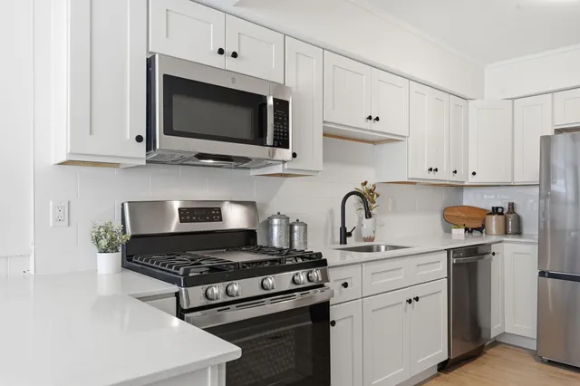 $299,000 | 1981 Minnehaha Avenue East, St. Paul, MN 55119