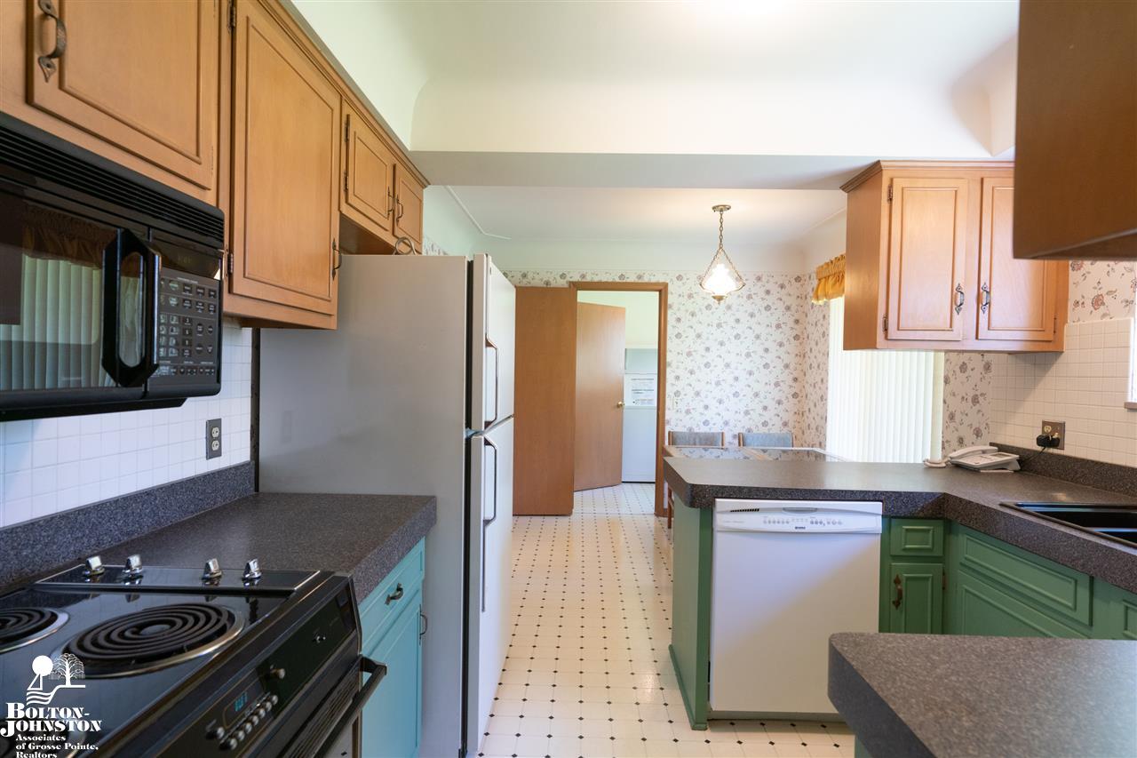 970 Canterbury Road Grosse Pointe Woods, MI 48236 - Photo 7 of 26