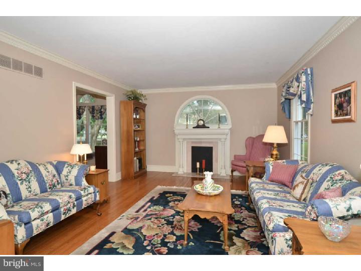 838 Richards Road Wayne, PA 19087 - Photo 6 of 25 Living Room