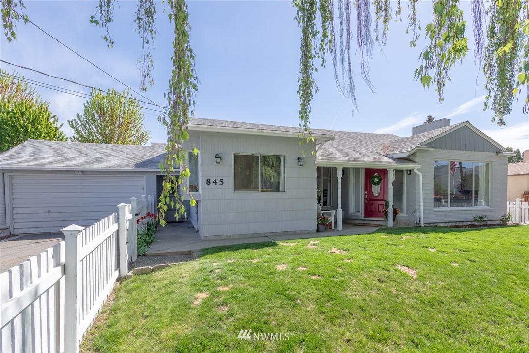845 North Devon Avenue East Wenatchee, WA 98802 - Photo 2 of 25
