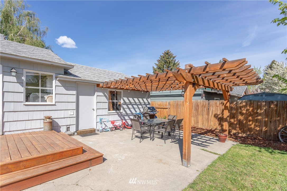 845 North Devon Avenue East Wenatchee, WA 98802 - Photo 17 of 25