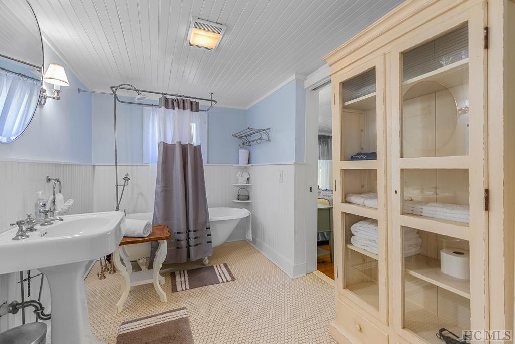 144 Laurel Knob Road Cashiers, NC 28717 - Photo 49 of 54 Gallery Image 49