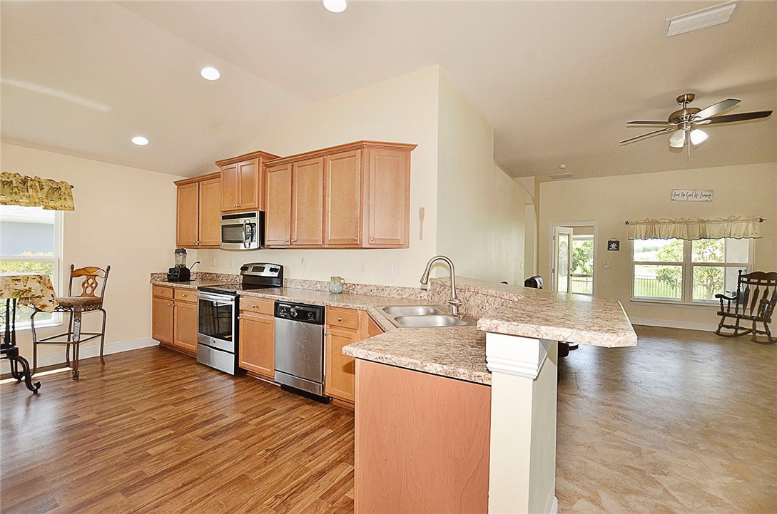914 Riviera Avenue Sebastian, FL 32958 - Photo 13 of 32 Gallery Image 13