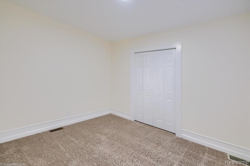 2127 Kenneth Street Burton, MI 48529 - Photo 33 of 49