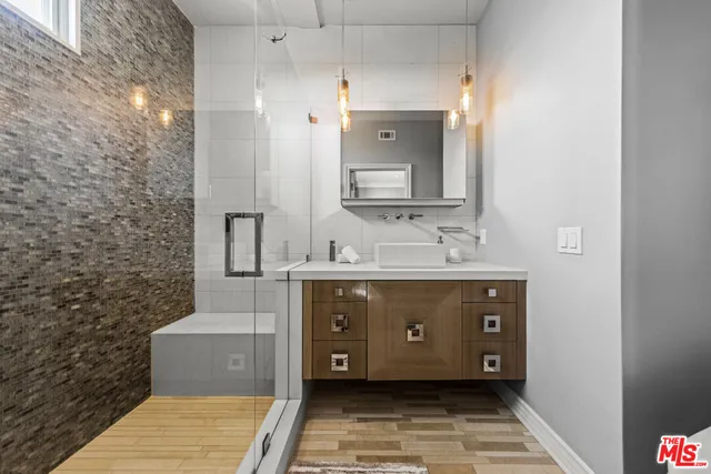 $30,000 | 3170 Kings Court, Los Angeles, CA 90077