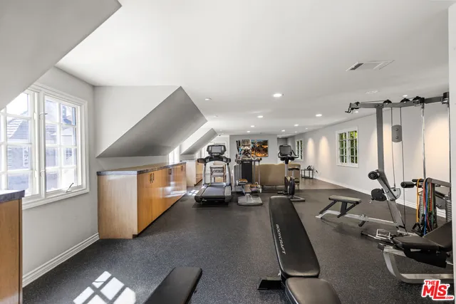 $30,000 | 3170 Kings Court, Los Angeles, CA 90077