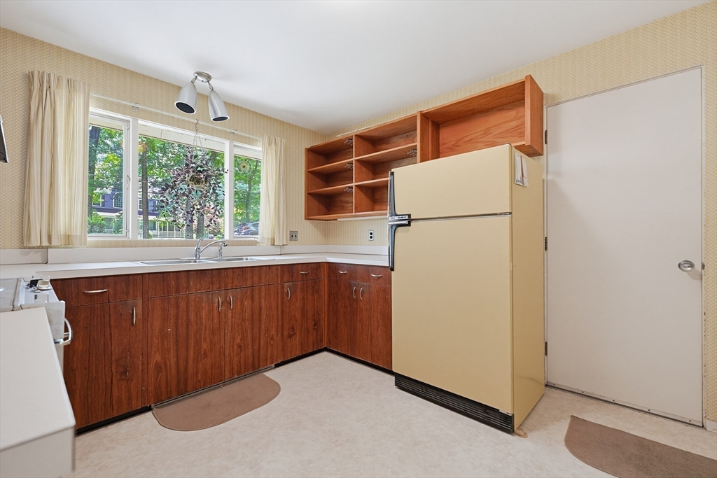 37 Oxbow Road Wayland, MA 01778 - Photo 10 of 20
