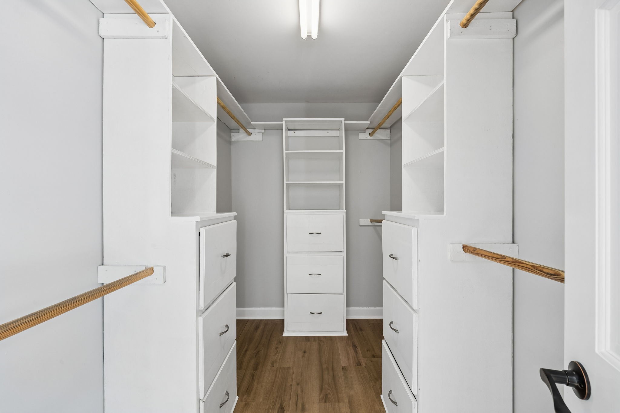 100 Heath Road Charlotte, TN 37036 - Photo 23 of 42 a view of walk in closet