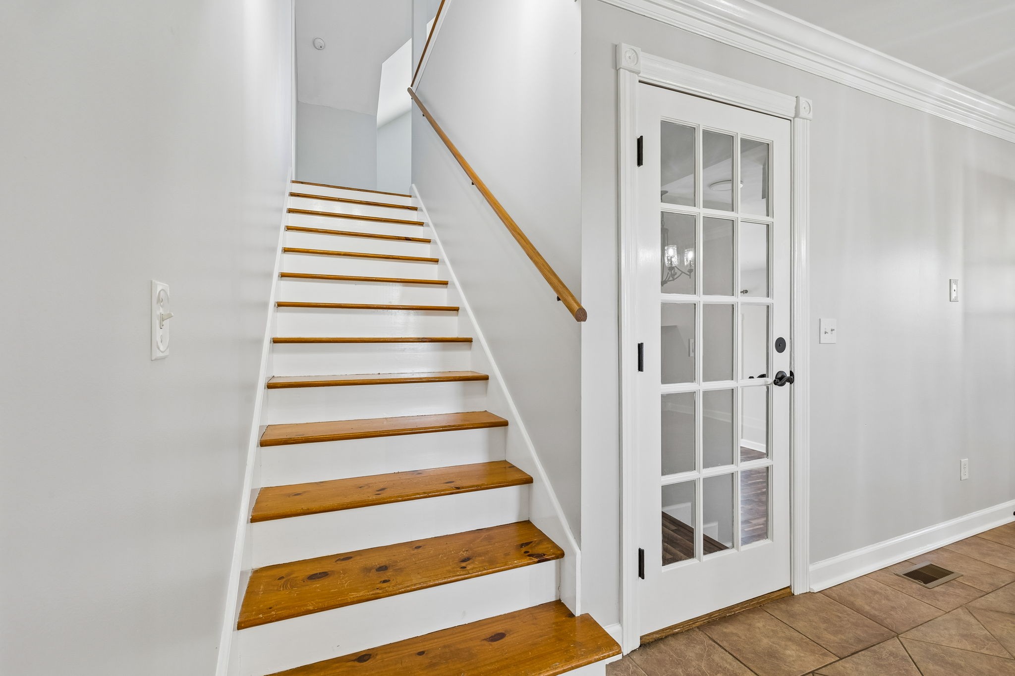100 Heath Road Charlotte, TN 37036 - Photo 31 of 42 a view of entryway with wooden floor and windows