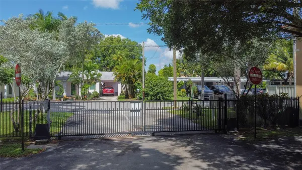 $470,000 | 37 Southeast 3rd Avenue, Hallandale Beach, FL 33009