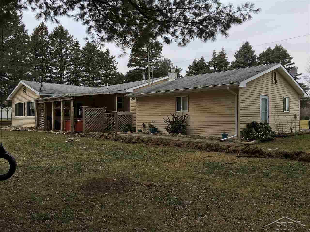 4285 West Burt Road Montrose, MI 48457 - Photo 2 of 8 31274833-1.JPG