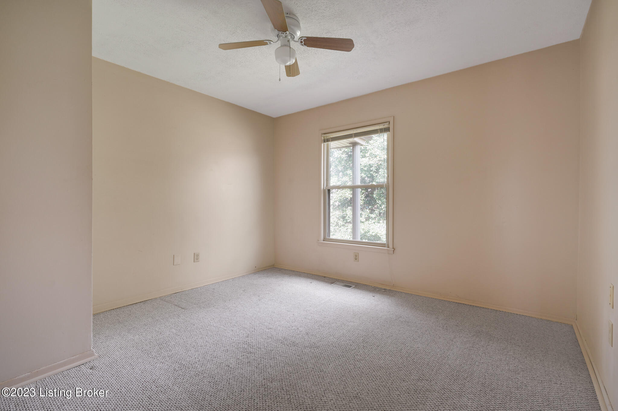 4410 Lambert Road Louisville, KY 40219 - Photo 21 of 39 25-DSC05943