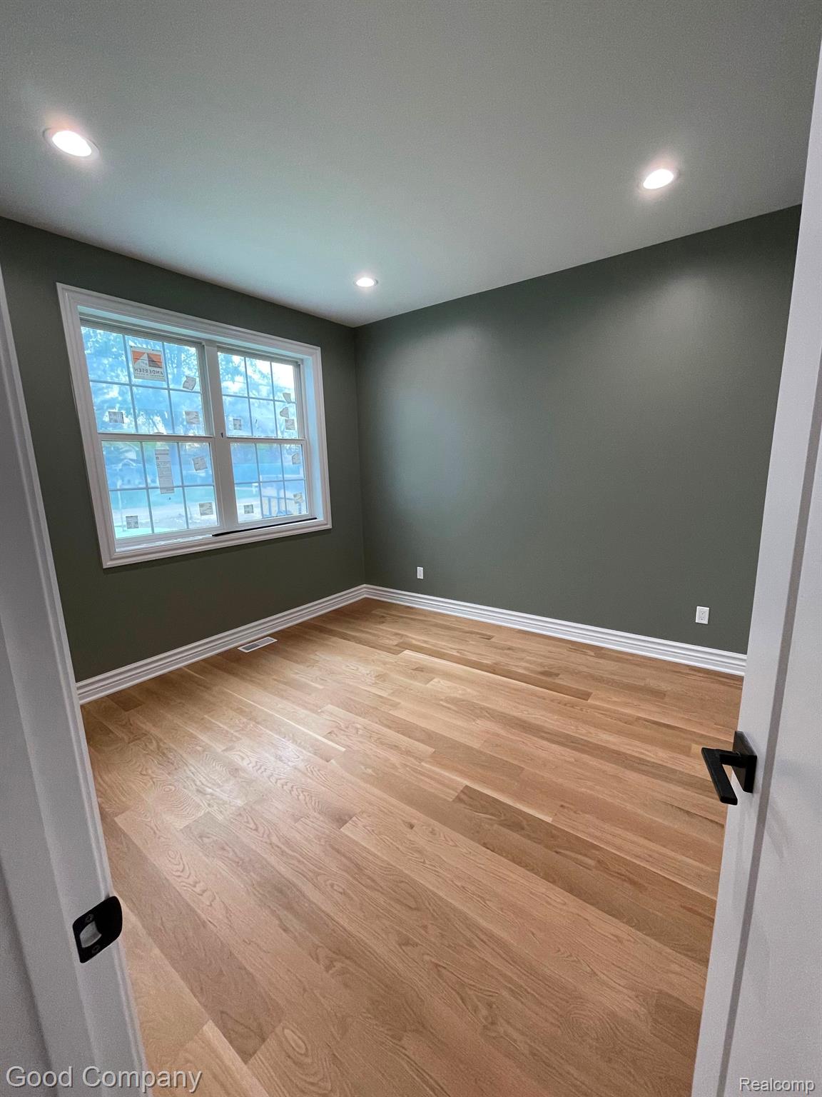 21086 Gill Road Farmington, MI 48335 - Photo 8 of 37 Gallery Image 8