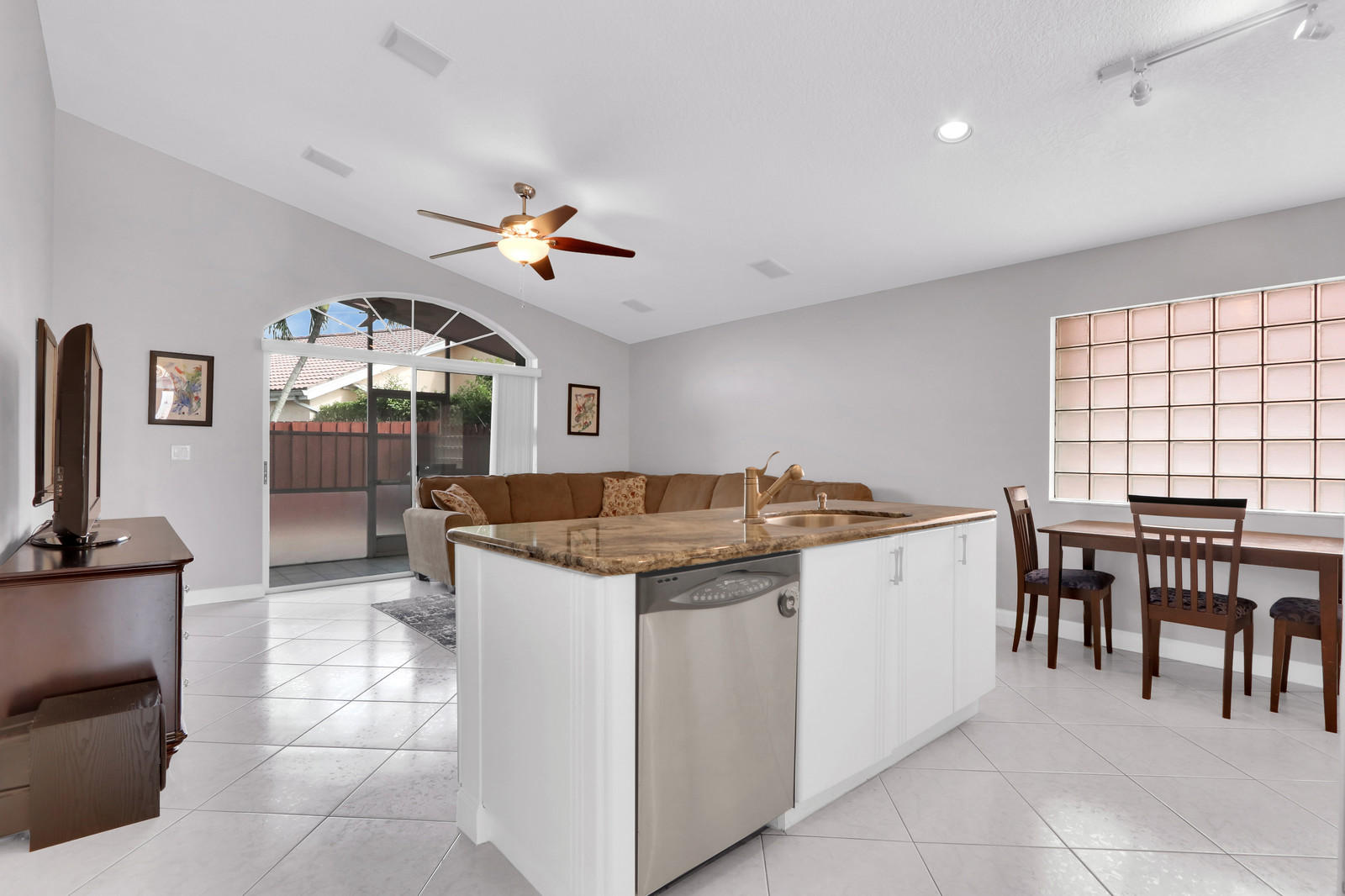 7393 Michigan Isle Road Lake Worth, FL 33467 - Photo 7 of 36 07_Image_7_of_26_mls