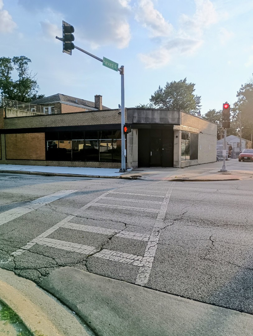 2000-04 South 17th Avenue Broadview, IL 60155 - Photo 3 of 7 a view of a terrace