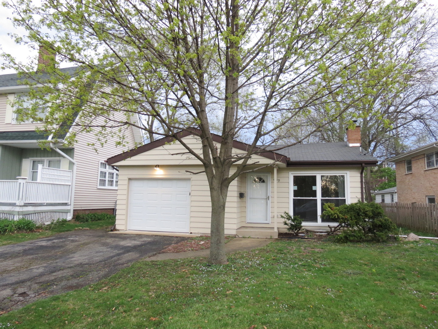 609 Delles Road Wheaton, IL 60187 - Photo 1 of 28