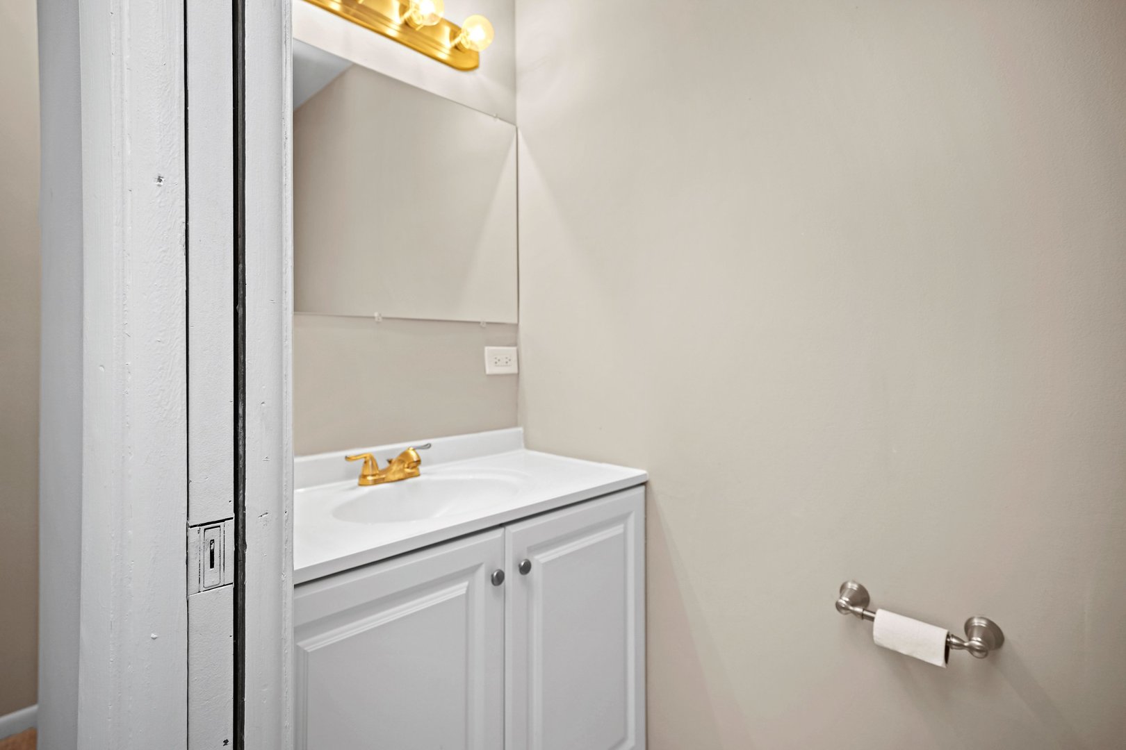 609 Delles Road Wheaton, IL 60187 - Photo 17 of 28 a utility room with dryer and washer