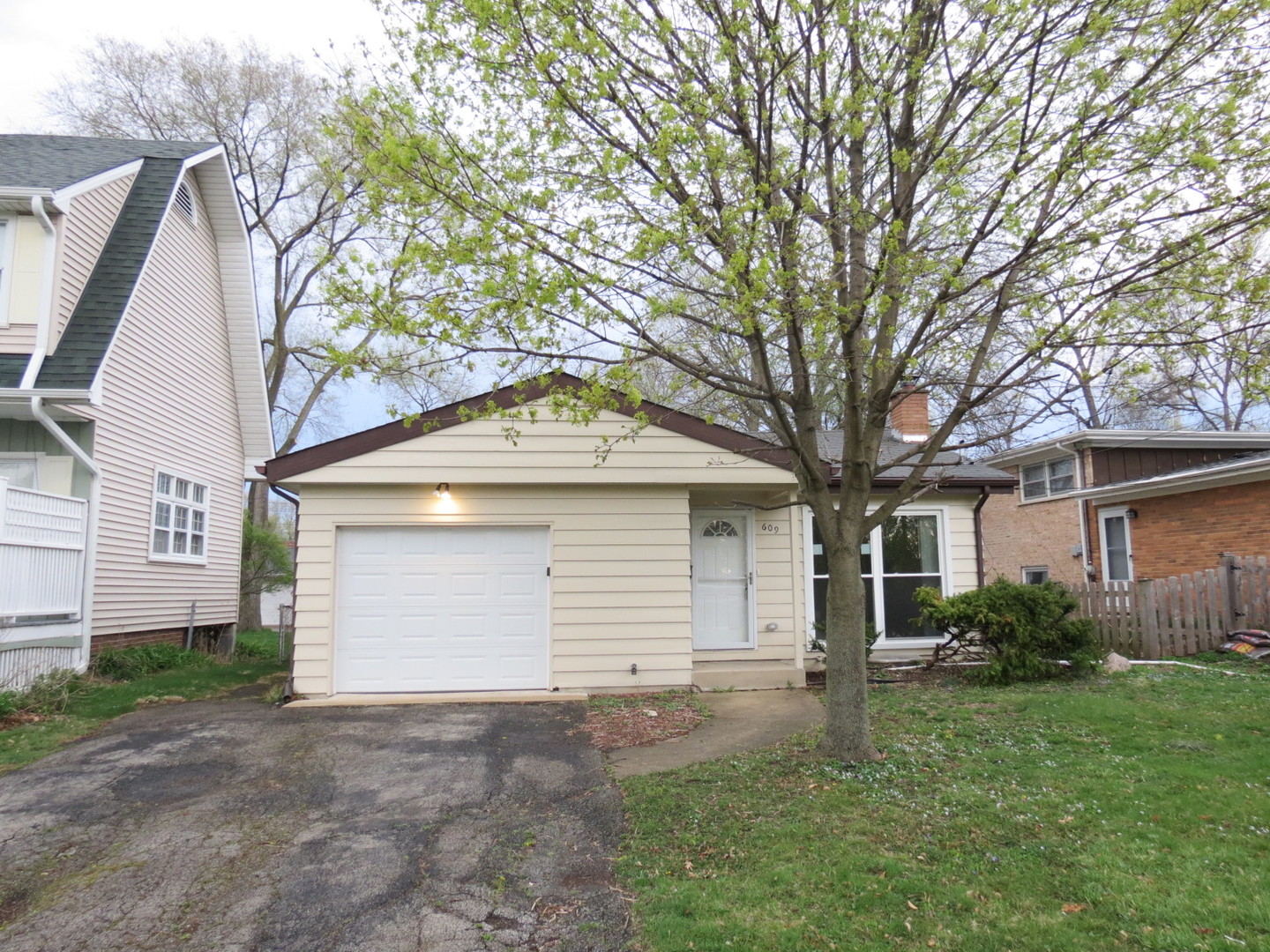 609 Delles Road Wheaton, IL 60187 - Photo 2 of 28