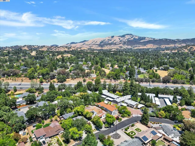 $1,399,900 | 366 Ilo Lane, Danville, CA 94526