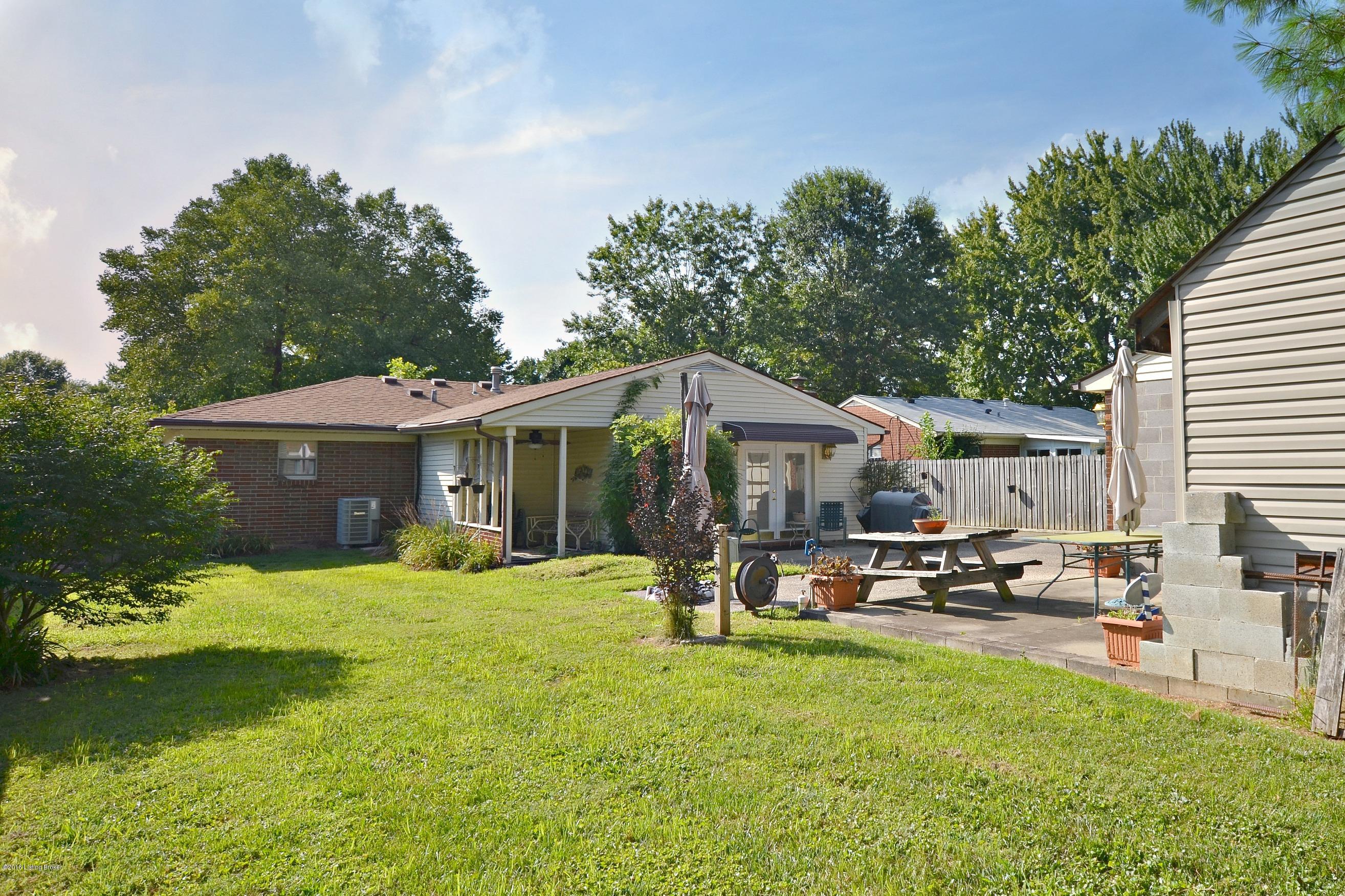 11207 Torrington Road Louisville, KY 40272 - Photo 28 of 31 28