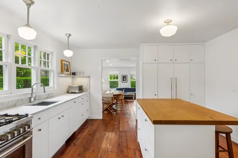 12 Jackson Street, East Hampton, NY 11937