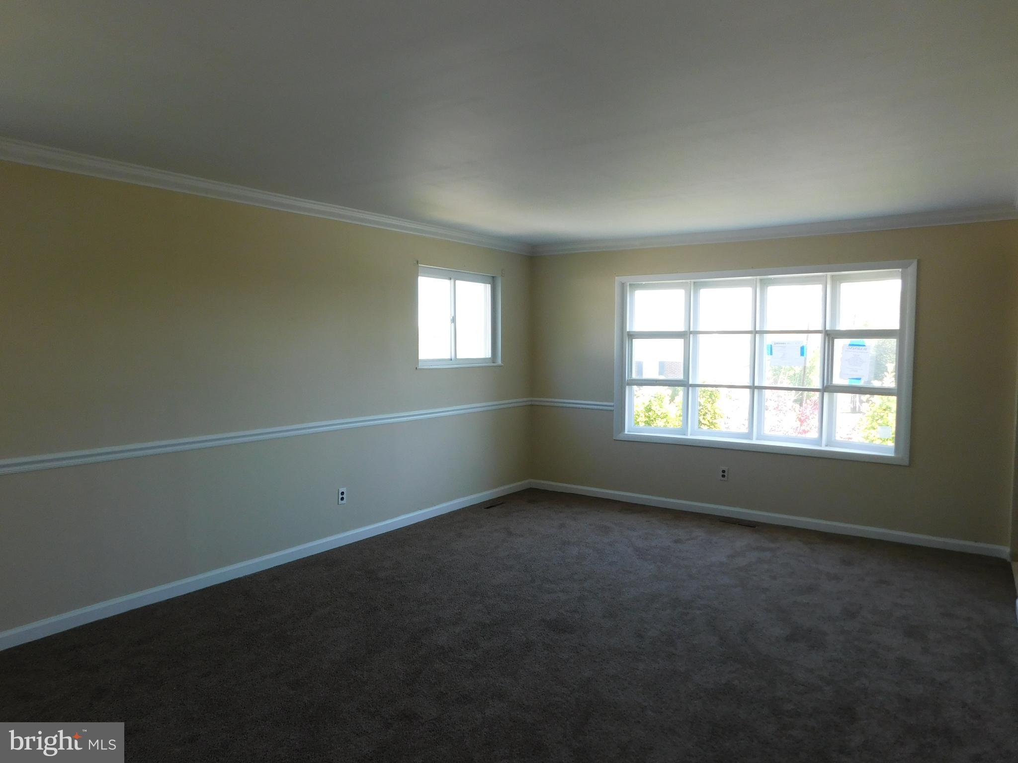 8302 Sagramore Road Baltimore, MD 21237 - Photo 6 of 22 Living Room