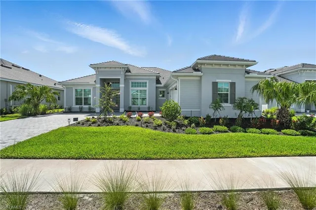 a view of a house with a backyard