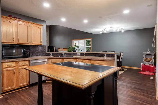 $395,000 | 6571 Chartwell Drive, Rockford, IL 61114