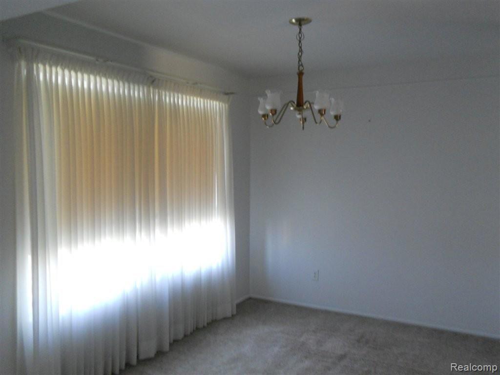 29260 Hoover Road, Unit 260 Warren, MI 48093 - Photo 3 of 14 Dining Area