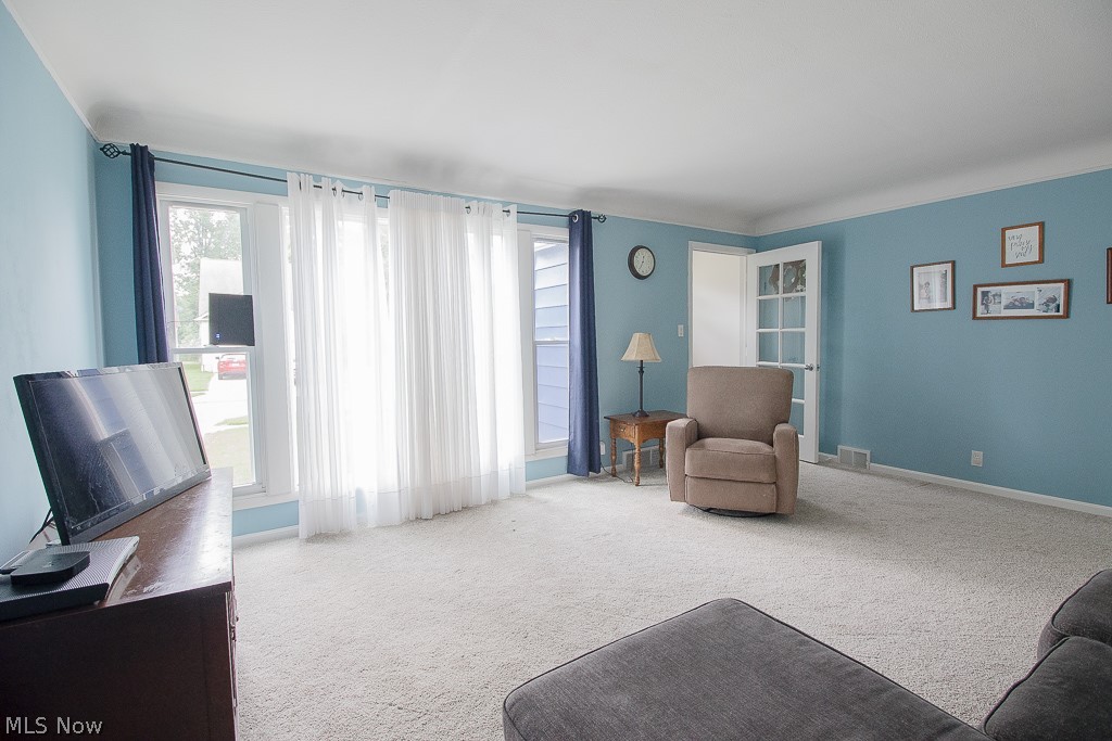 5711 Cherokee Road Cleveland, OH 44124 - Photo 17 of 31