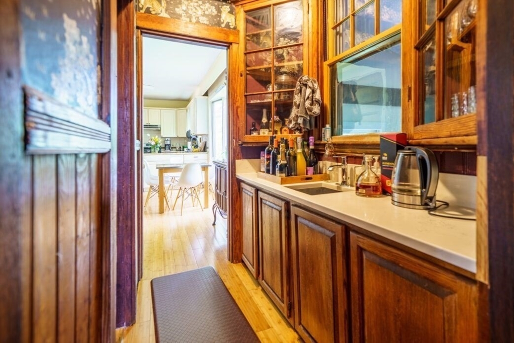 36 Dexter Road Newton, MA 02460 - Photo 9 of 28