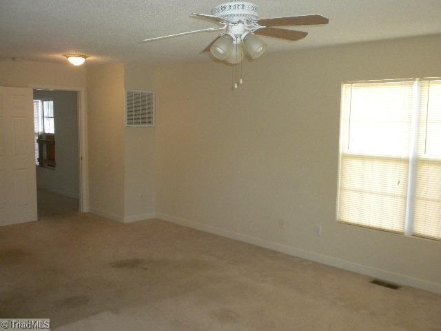 808 Park High Point High Point, NC 27260 - Photo 3 of 12 Living Room.