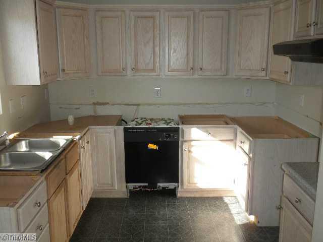 808 Park High Point High Point, NC 27260 - Photo 7 of 12 Kitchen.