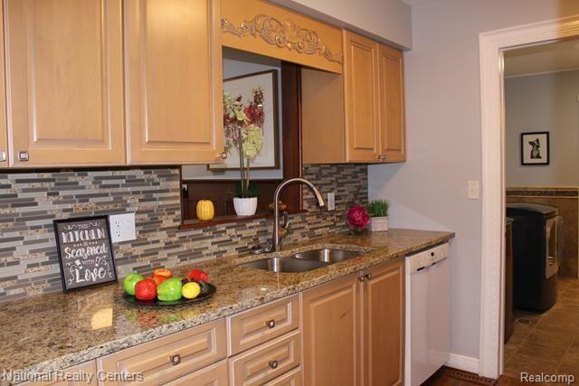 2408 Eastern Avenue Rochester Hills, MI 48307 - Photo 10 of 22