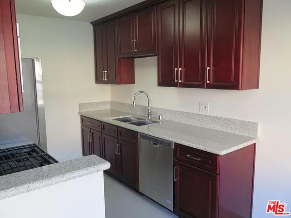 $1,895 | 833 North Kingsley Drive, Unit 2, Los Angeles, CA 90029