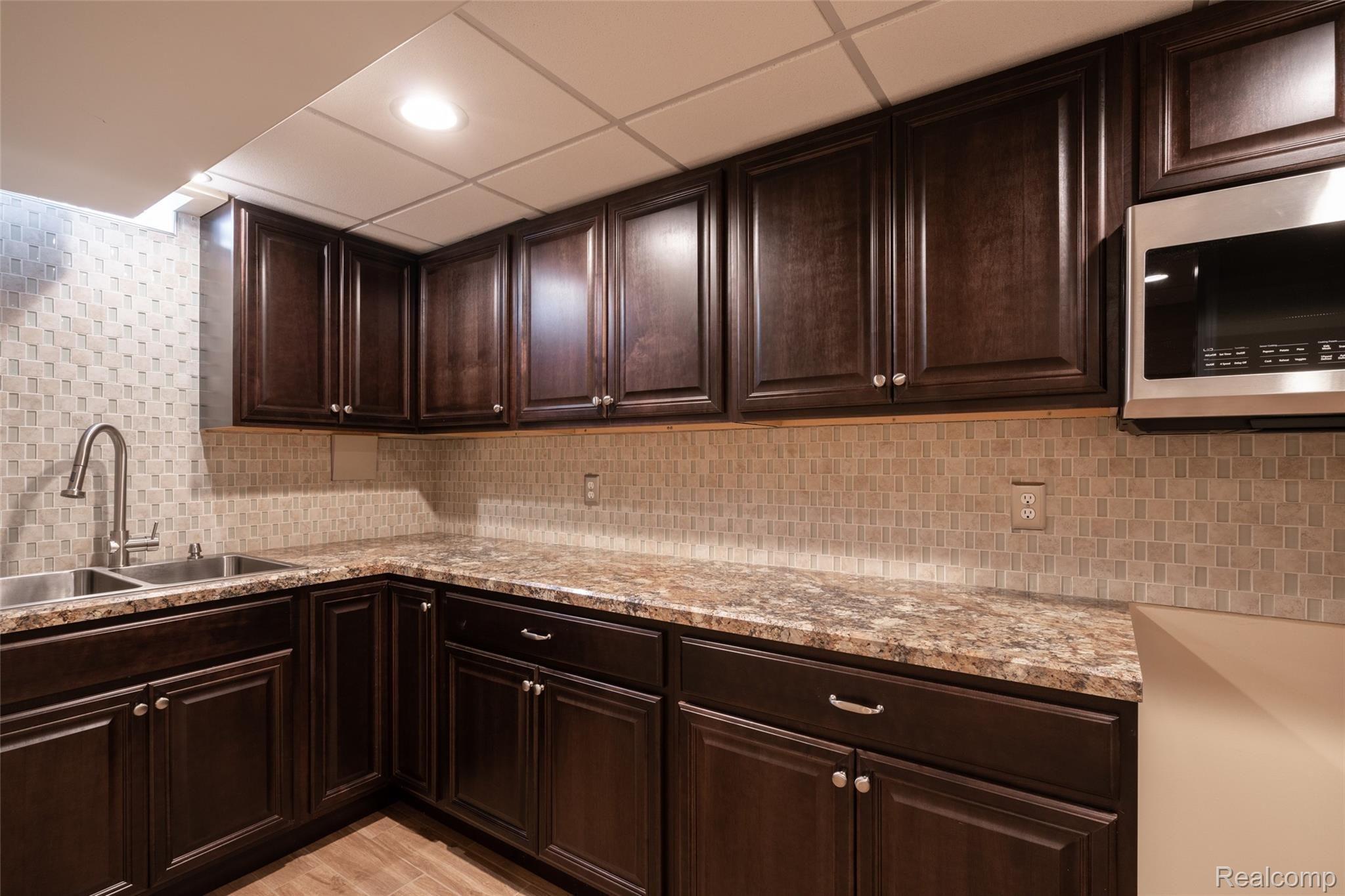 876 Snowmass Drive Rochester, MI 48309 - Photo 43 of 45 876 Snowmass Dr RHills INT-34.jpg