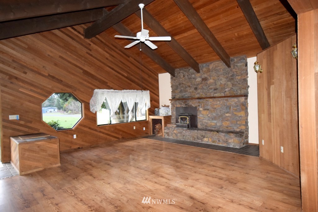 290 Kruger Road Onalaska, WA 98570 - Photo 2 of 25 Gallery Image 2