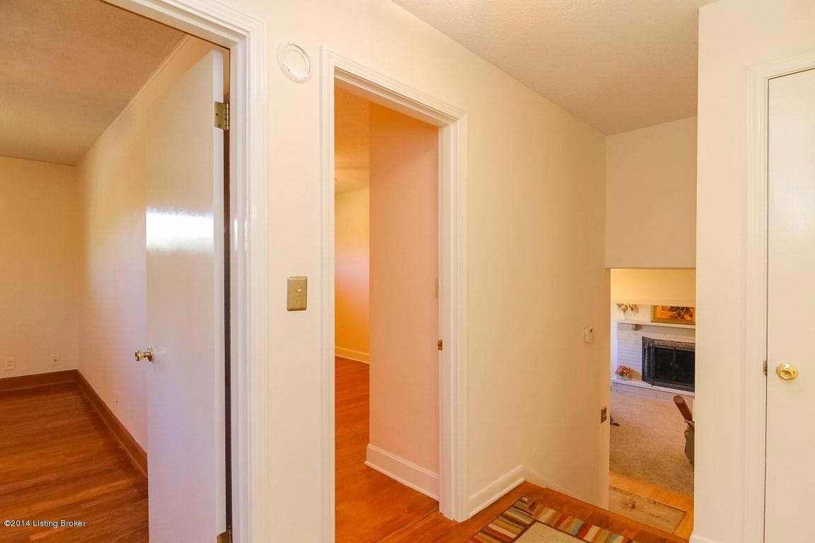 4218 Dolphin Road Louisville, KY 40220 - Photo 32 of 49 0027