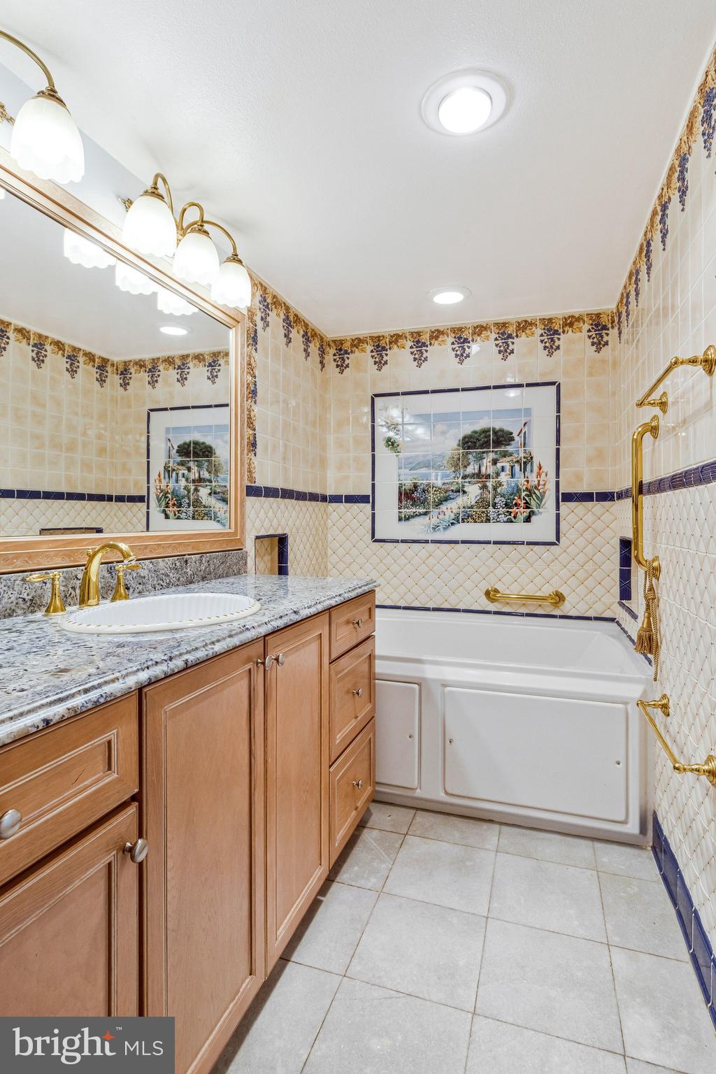 6101 Edsall Road, Unit 407 Alexandria, VA 22304 - Photo 26 of 54 Primary Bathroom