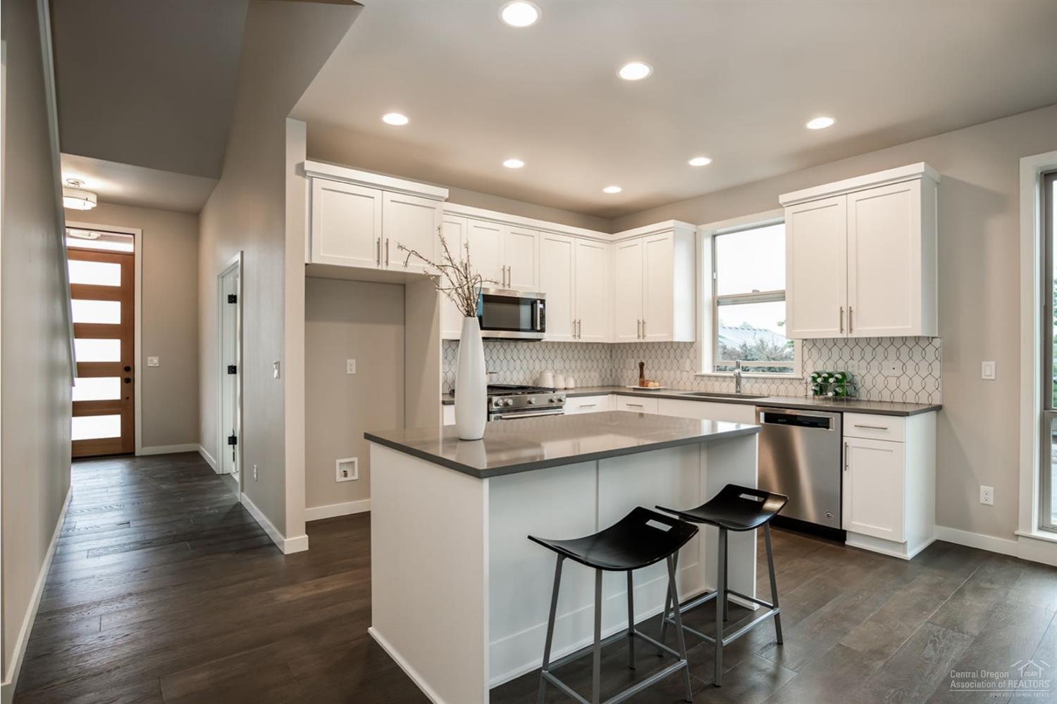 63105 Iner Loop Bend, OR 97701 - Photo 6 of 25 Additional Photo