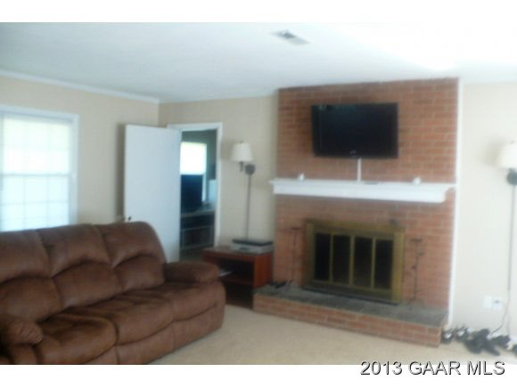 1333 Chatham Road Waynesboro, VA 22980 - Photo 10 of 24 Gallery Image 10