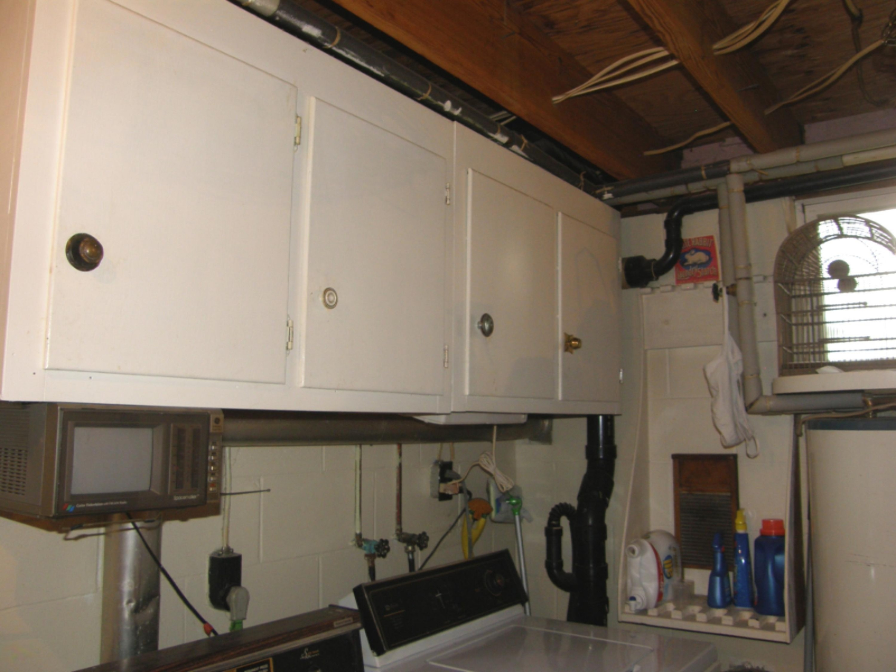 5927 South Pipestone Road Eau Claire, MI 49111 - Photo 45 of 49 5927_S_Pipestone_45_Laundry-2ndShower