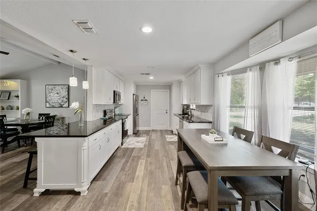 a large kitchen with kitchen island a large island in it