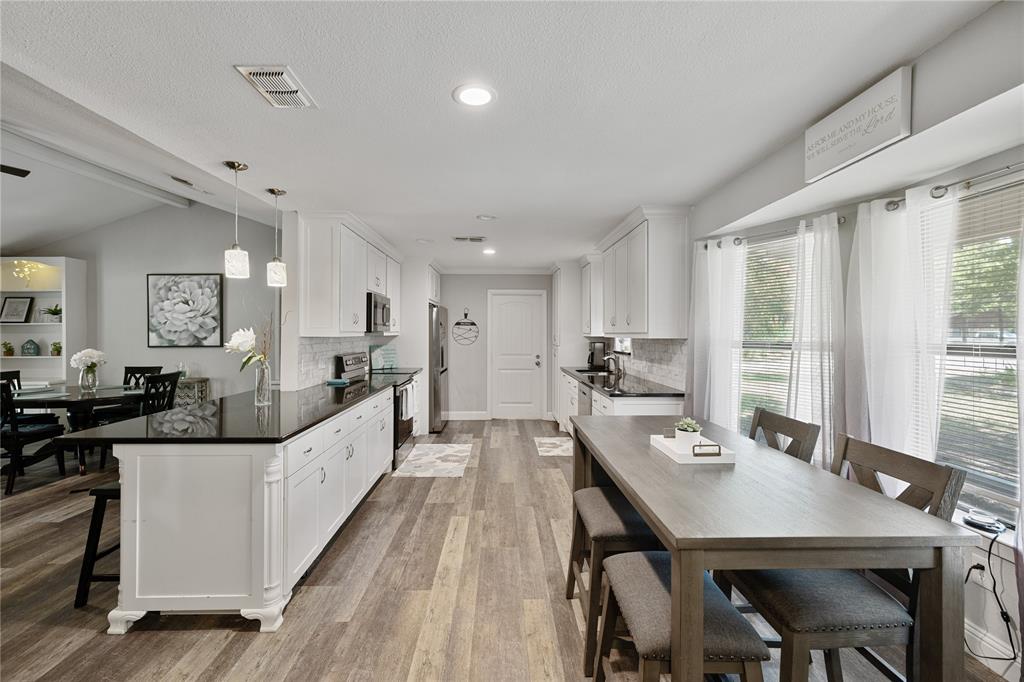 225 Timber Ridge Circle Burleson, TX 76028 - Photo 10 of 30