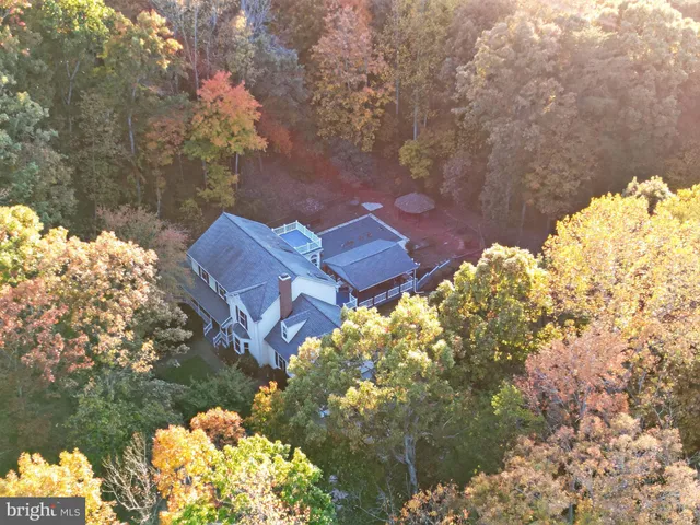 a picture of lake view