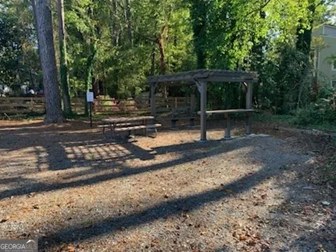 a view of a bench sitting in the middle of a yard