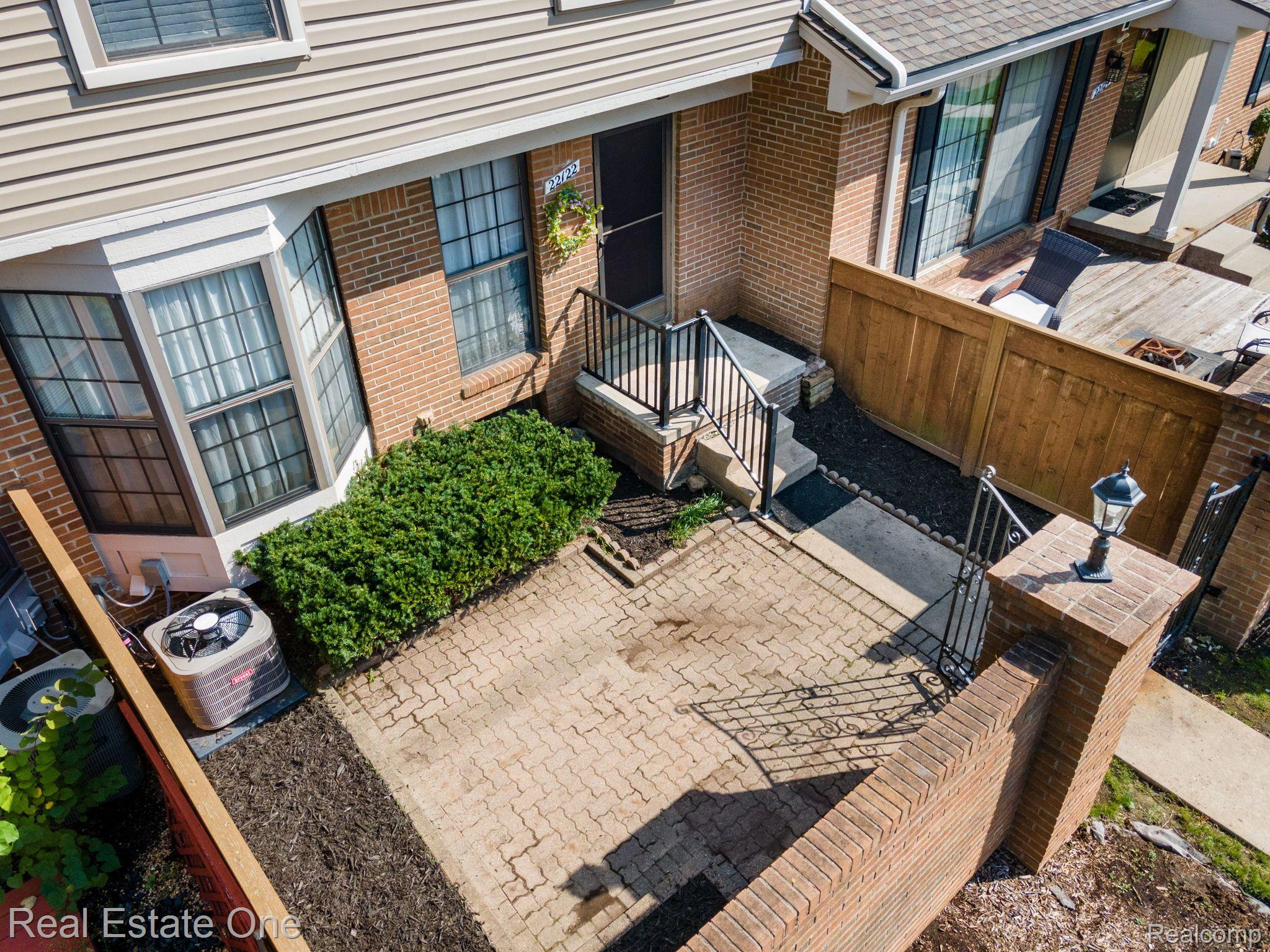 22122 Edgewater Novi, MI 48375 - Photo 3 of 34 Gallery Image 3