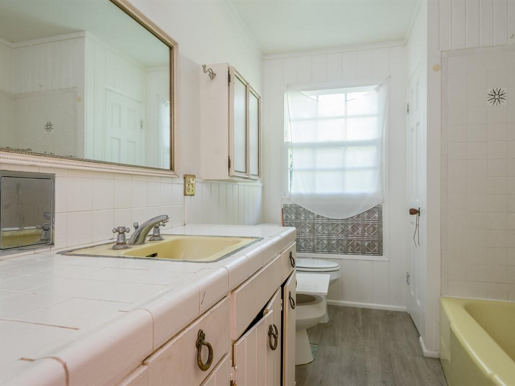 814 Weldon Road Santa Barbara, CA 93109 - Photo 14 of 19 Second Bathroom