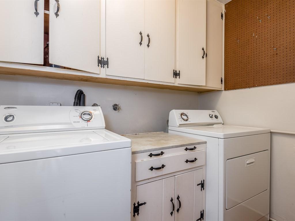 814 Weldon Road Santa Barbara, CA 93109 - Photo 15 of 19 Interior Laundry