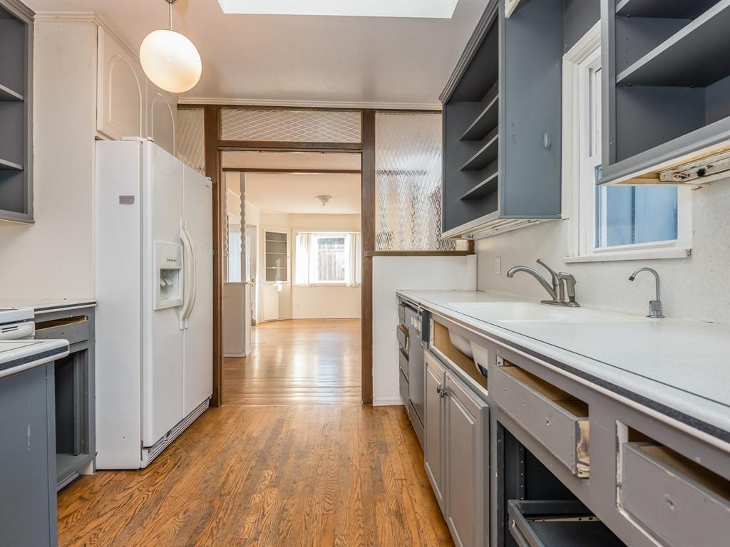 814 Weldon Road Santa Barbara, CA 93109 - Photo 6 of 19 Space Saver Kitchen